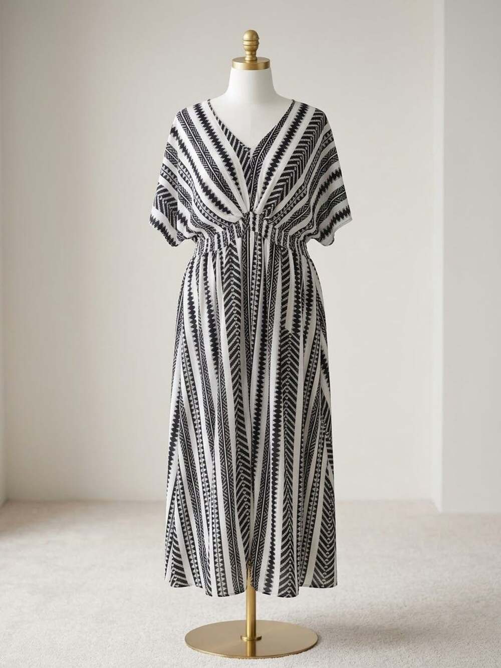 Bloomchic Plus Size 3X 22-24 Black and White Geo BOHO Dress with Pockets